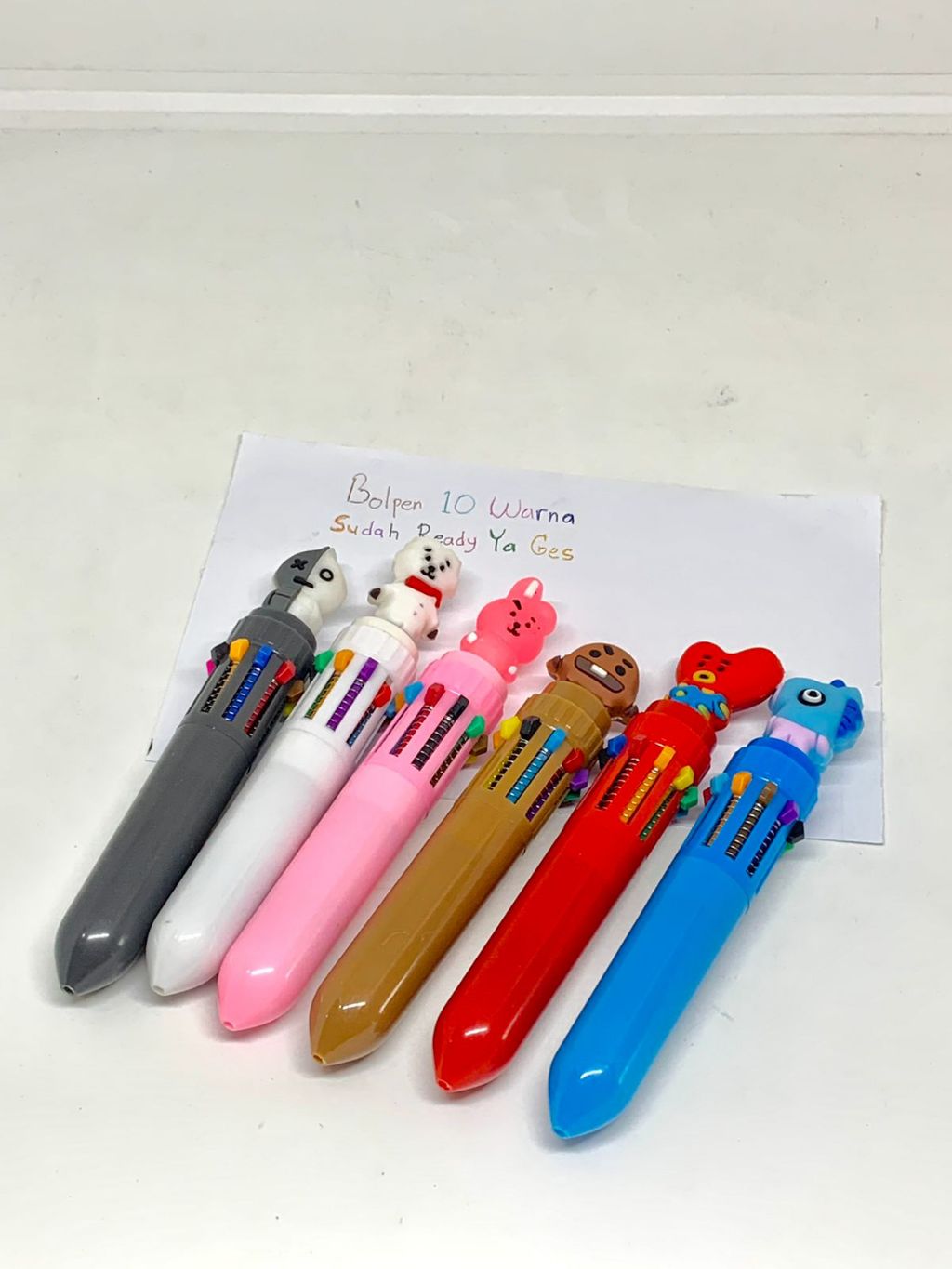 

PULPEN 10 WARNA KARAKTER BTS LUCU / BOLPOIN 10 WARNA MOTIF BTS