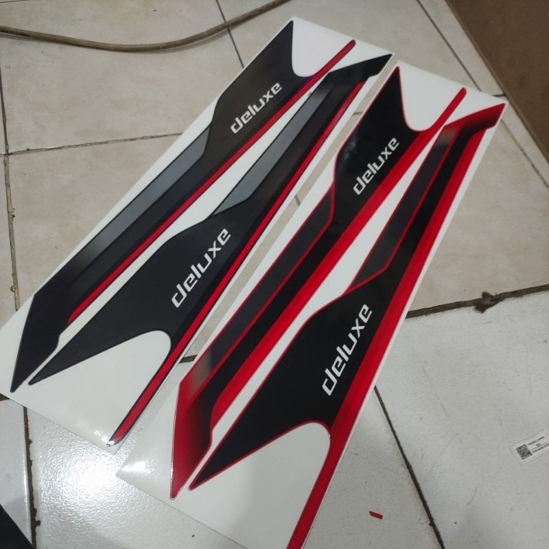 stiker Lis mobil sigra deluxe 2023