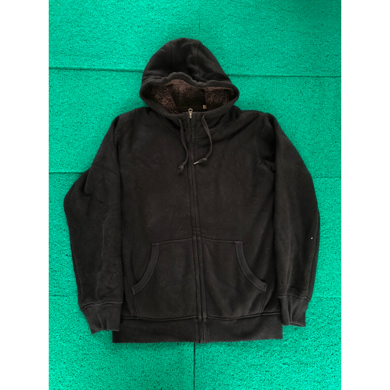 uniqlo sherpa hitam