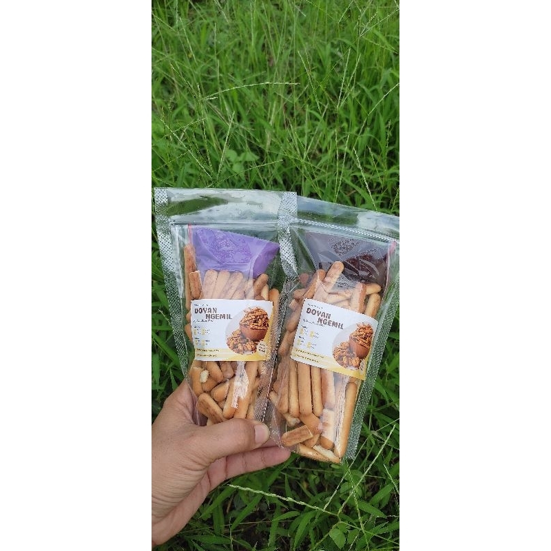 

MINI BISKUIT STIK AROMA DURIAN 30 GR SUDAH DENGAN SAOSNYA
