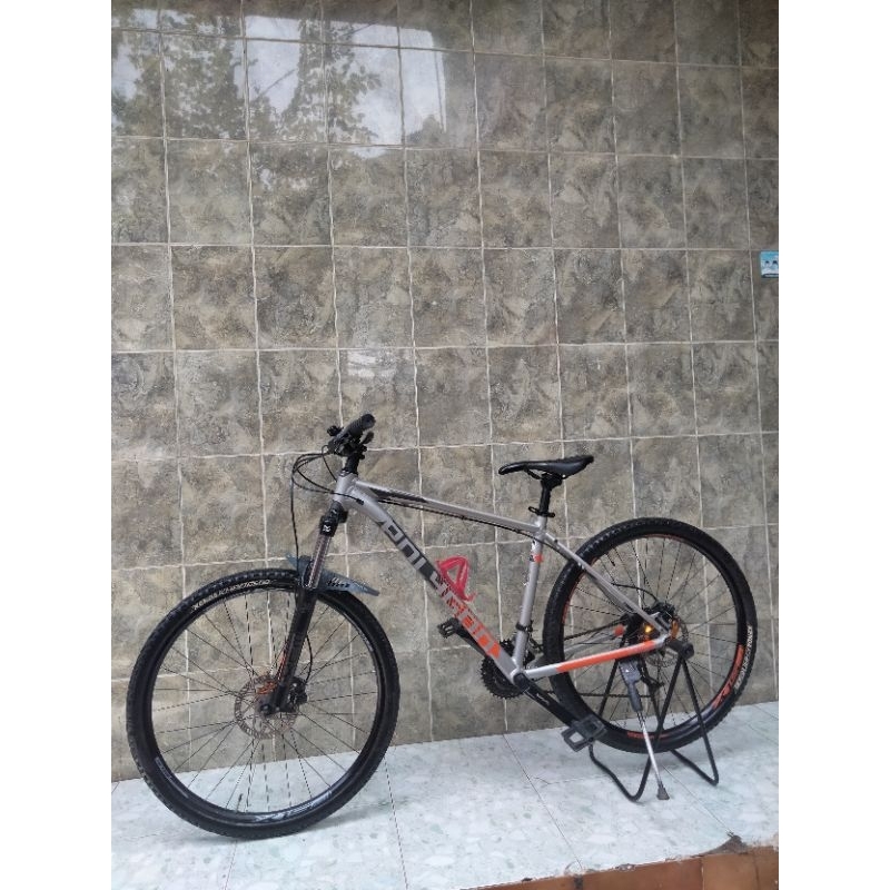 sepeda MTB poligon Primer 4