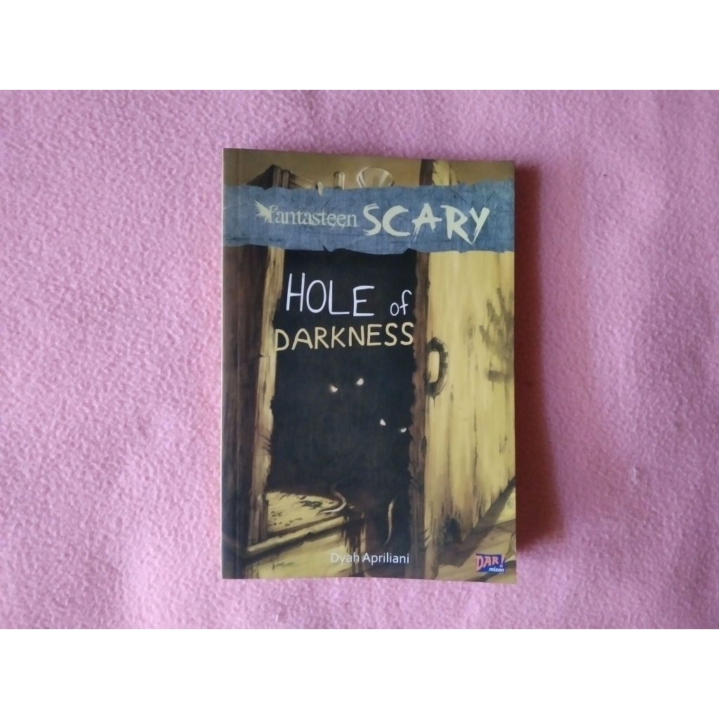 Buku Fantasteen Scary Dar Mizan Hole of Darkness Dyah Apriliani ORIGINAL