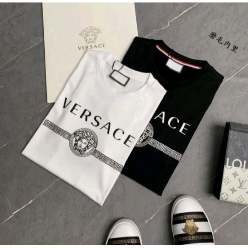 kaos pria VERSACE lengan pendek. 100% bahan cotton combed nyaman di saat di pakai dan tidak mudah lu