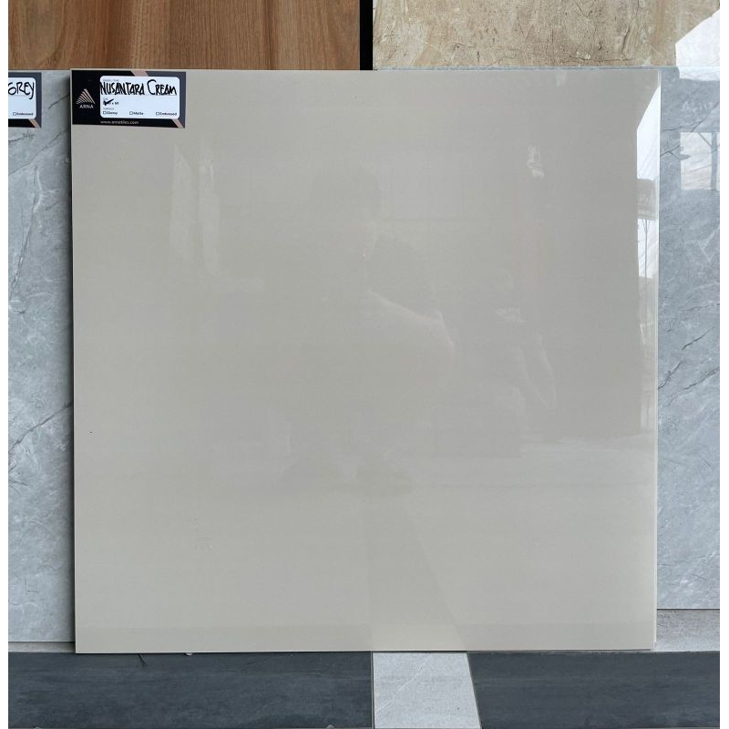 GRANIT 60X60 NUSANTARA CREAM GLAZED / ARNA