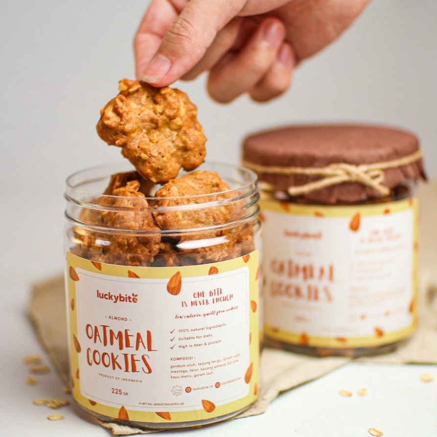 

Terlaris Oatmeal Cookies - Almond (225 gr) - LUCKYBITE Laris