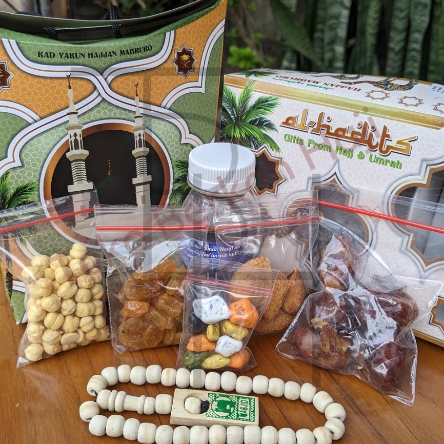 

Kode THE594 Paket Oleh oleh Haji dan Umroh Lengkap Air Zamzam Original + Kacang Almond + Coklat Kerikil + Tasbih