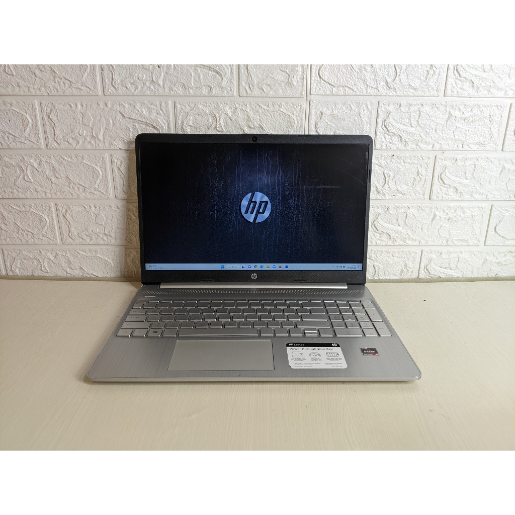 HP 15-ef2127wm AMD Ryzen 5 5500U AMD Radeon Grapichs RAM 8GB SSD 512GB Laptop Second