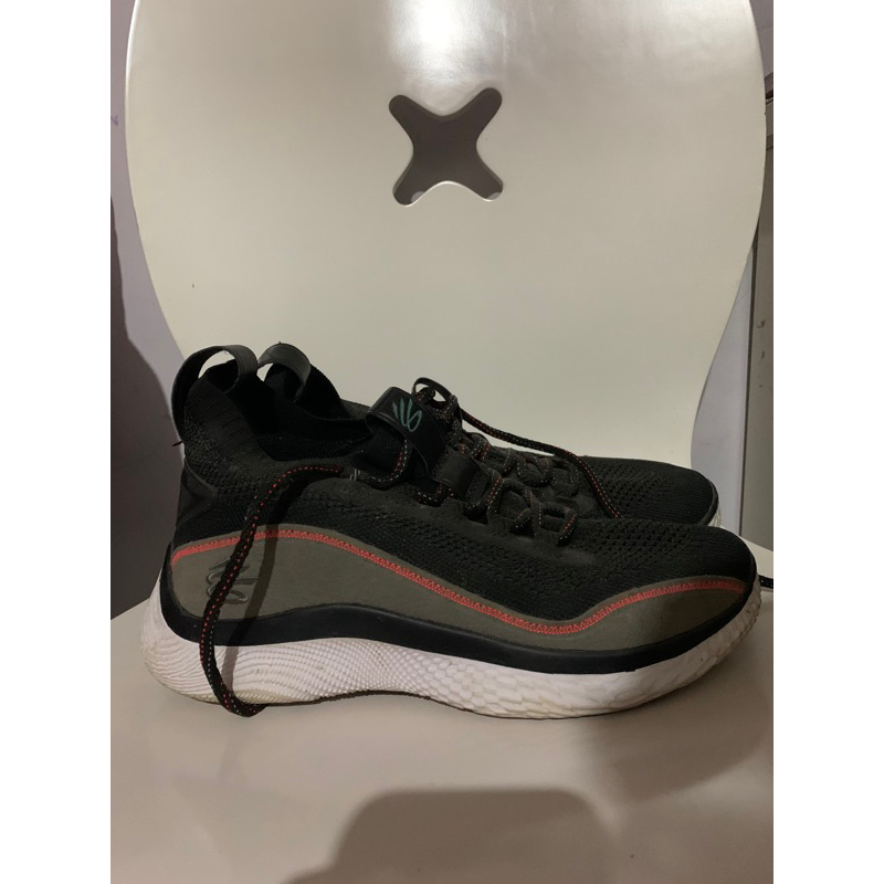 Sepatu basket curry 8