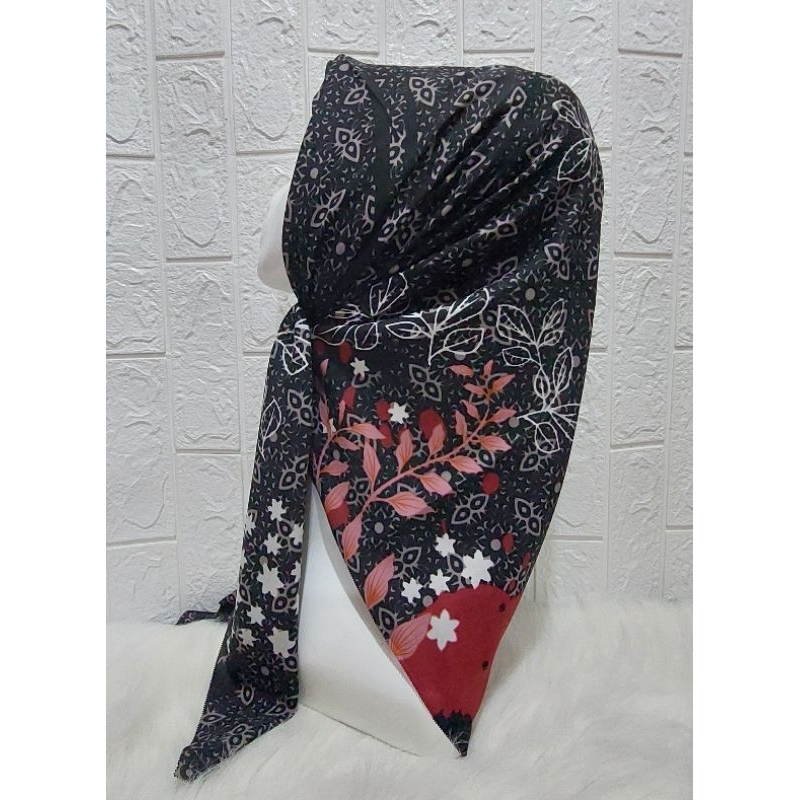 Jilbab Kerudung Azara Motif Seri Hitam Flat Gold