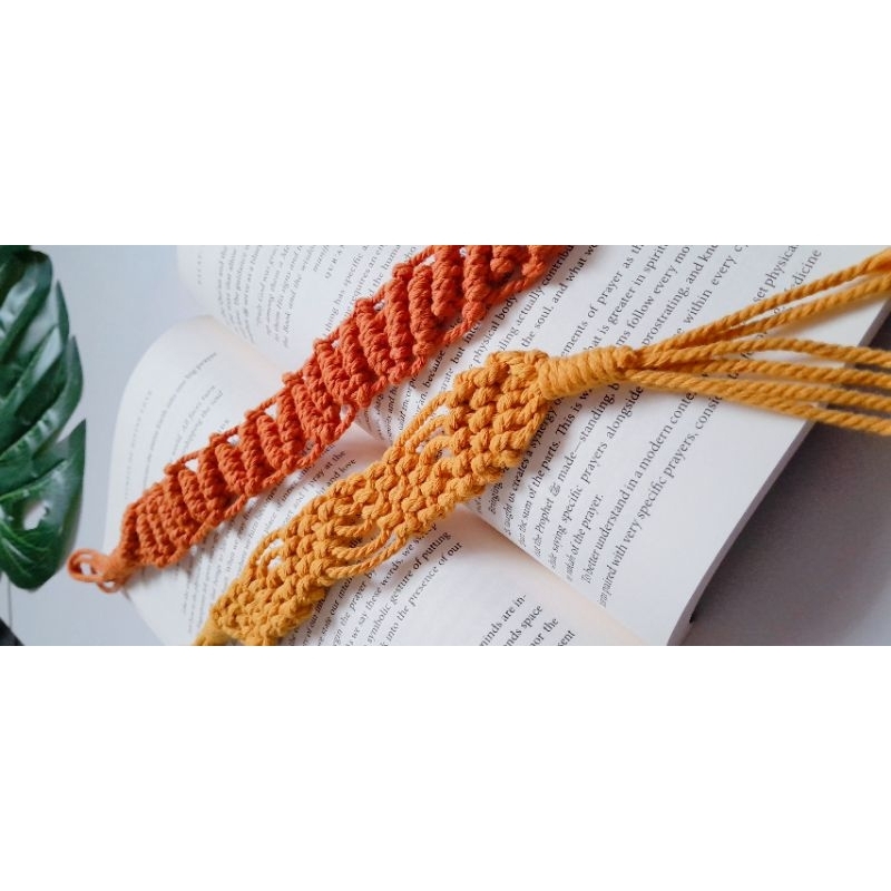

Pembatas buku / bookmark