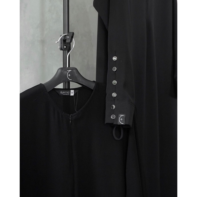 Aljenna Saila Black Mta Size L Nwt