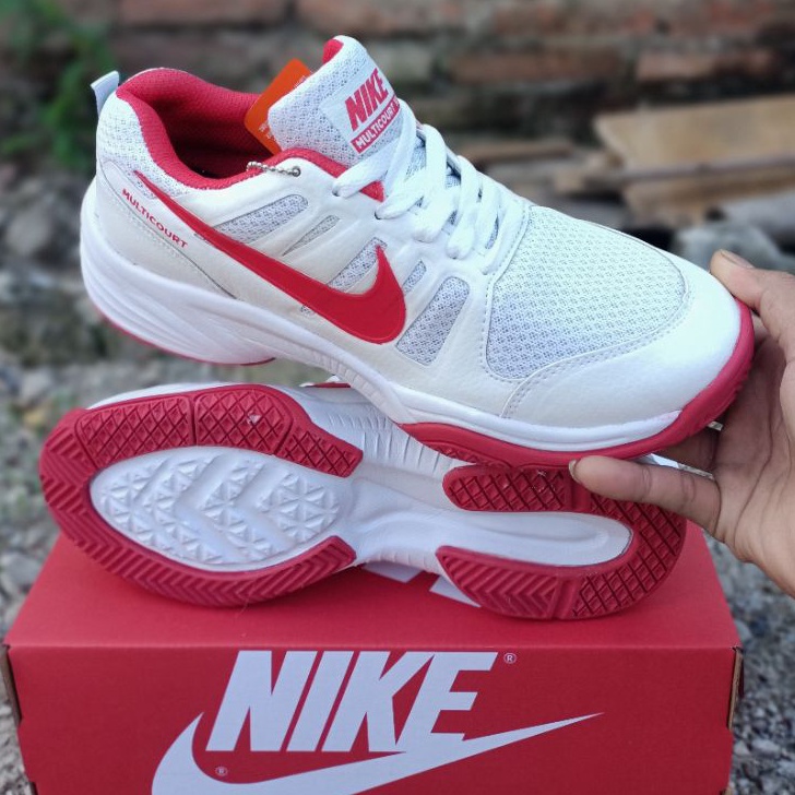 Baru Sepatu Tennis pria Sol karet mentah warna putih  sepatu bulutangkis pria sol karet warna putih 