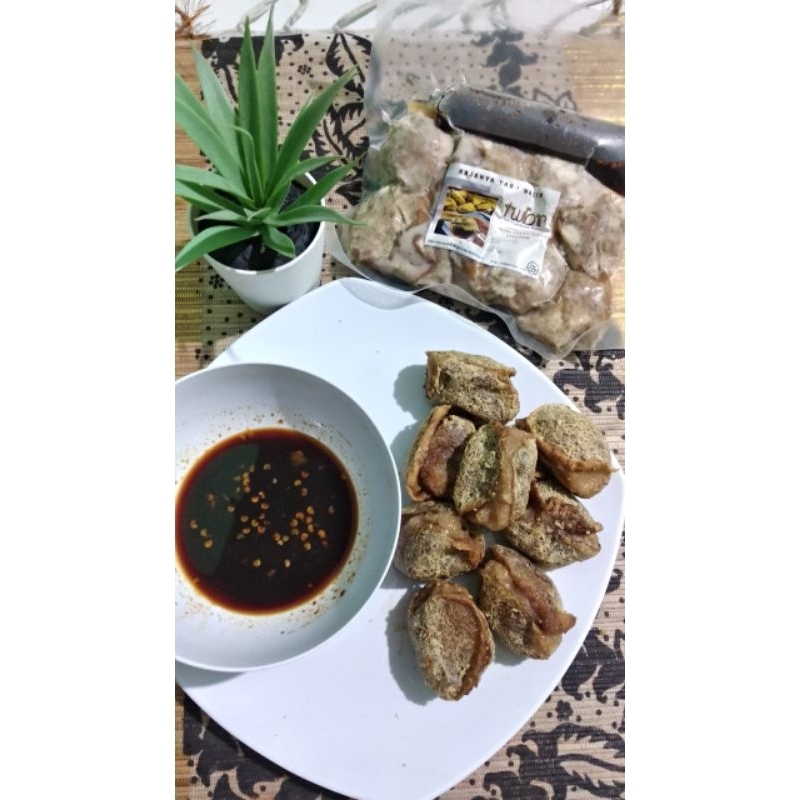 

TWBR (Tahu Walik Bumbu Rujak)