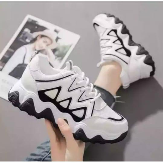 Sepatu Putih Sneakers Wanita Tinggi Spatu Perempuan Remaja Kekinian Trendy Korea Style