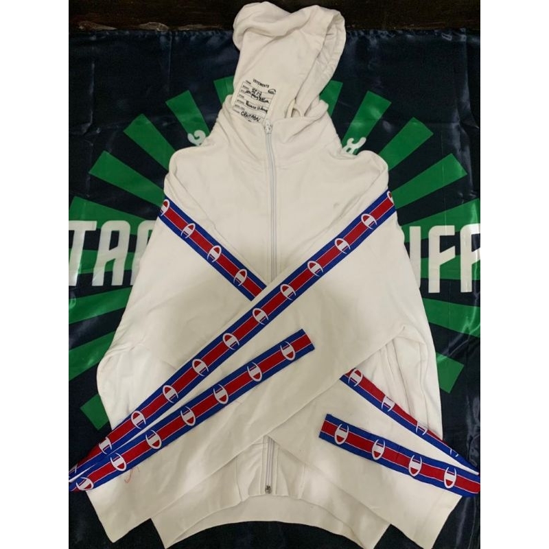 VETEMENTS × CHAMPION