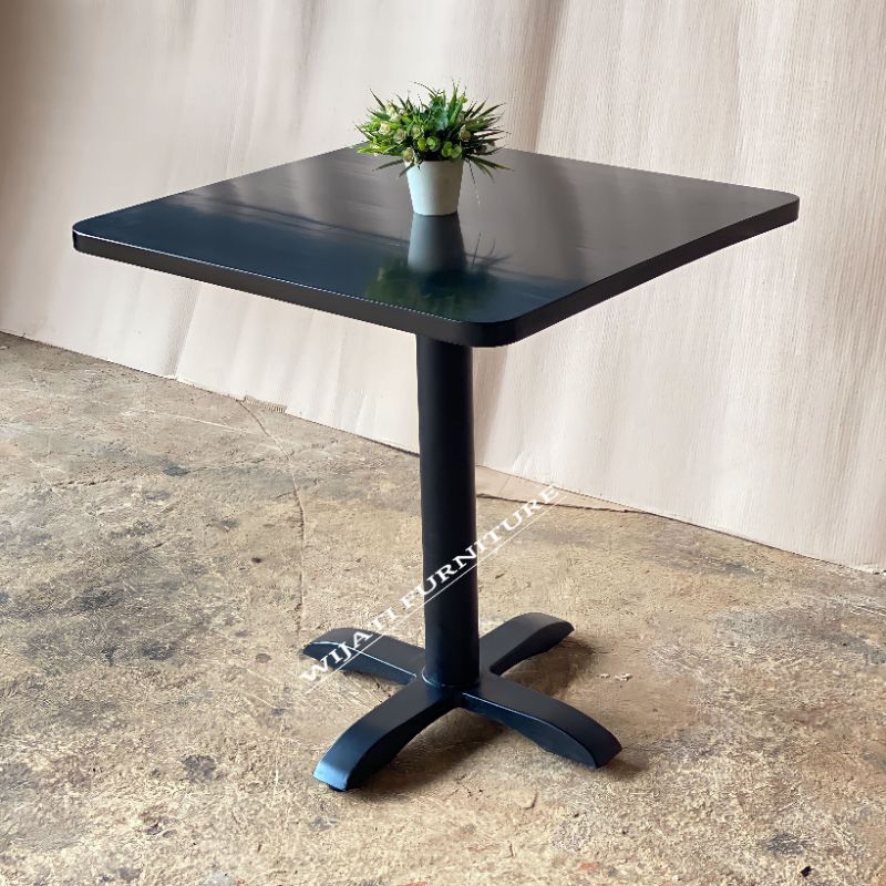 Meja Makan Cafe Minimalis Top Kayu Jati Kaki Meja Besi Hollow Tebal 60 × 60 cm