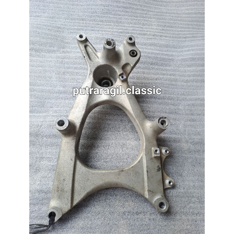 SWIM ARM ENGINE MOUTING PCX 160 K1Z ARM KENALPOT PCX 160 PANKON KENALPOT PCX 160 K1Z 2020-2023 ORIGI