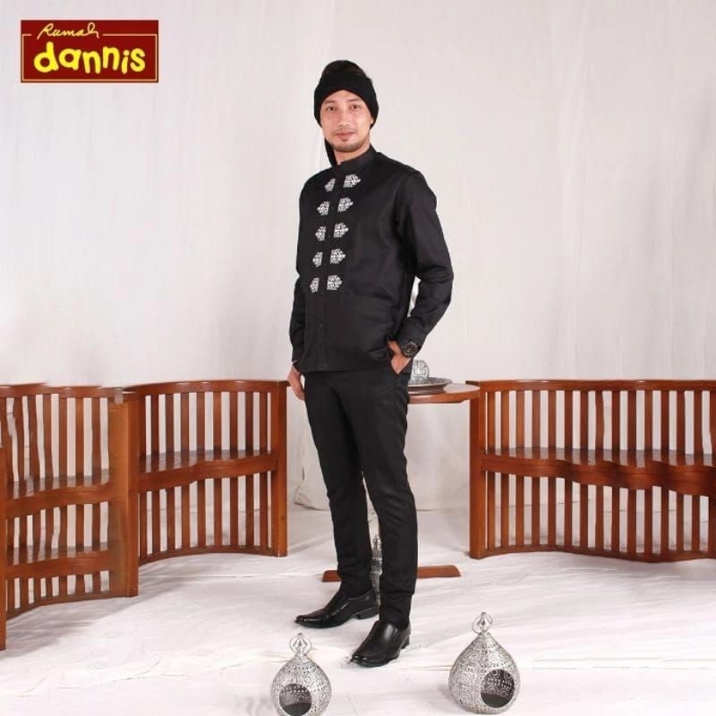 SARIMBIT DANNIS D'NINGRAT