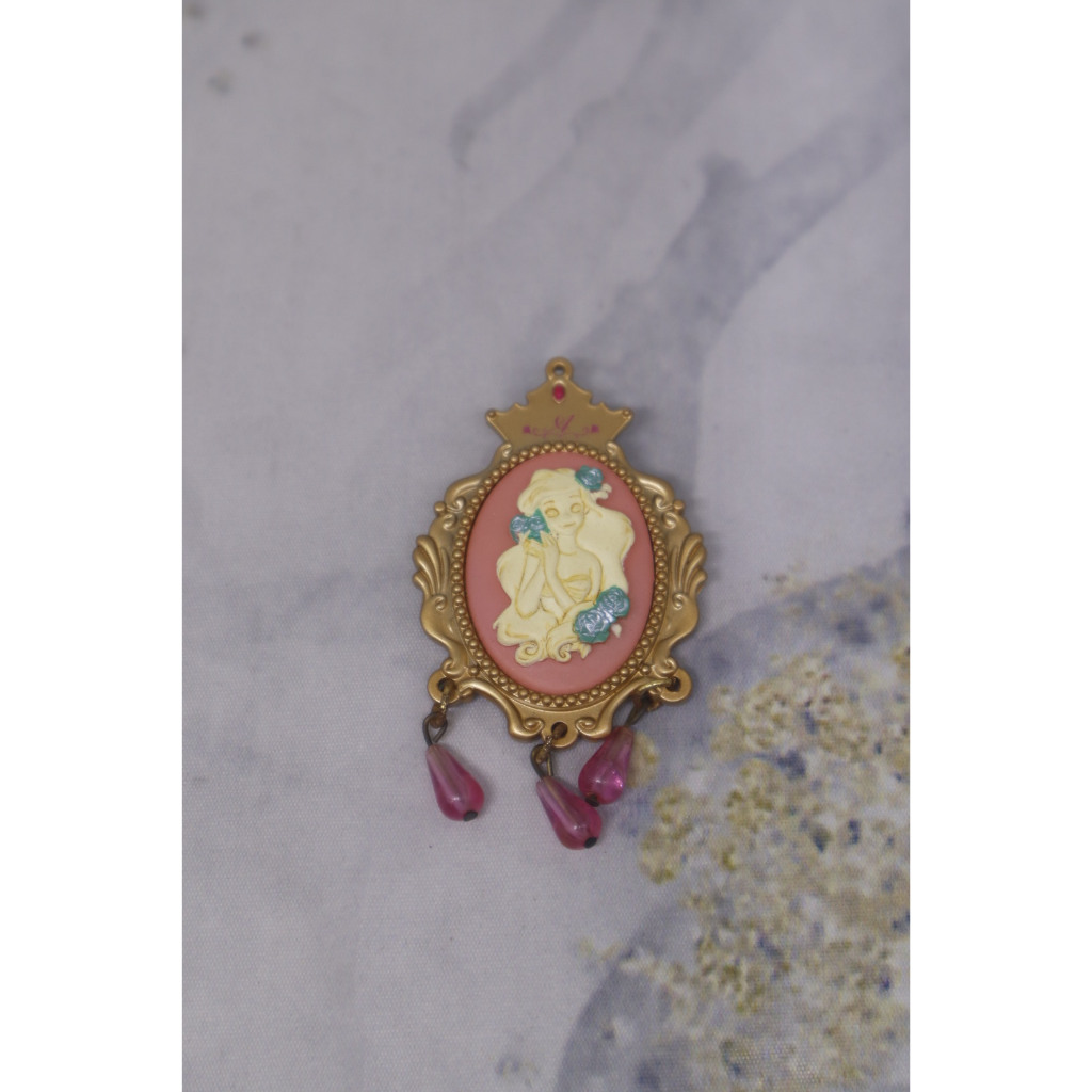 gacha Disney Princess Rose Cameo Brooch Jasmine cinderella ariel pooh