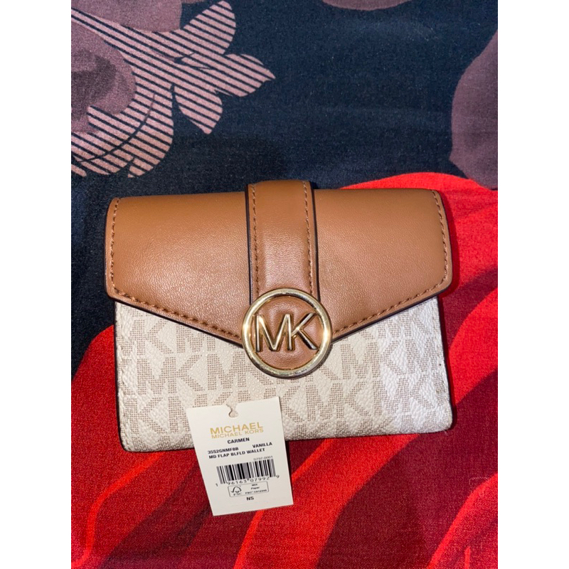 PRELOVED MICHAEL KORS CARMEN WALLET VANILLA