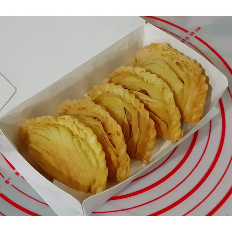

pastela puff pisang coklat keju