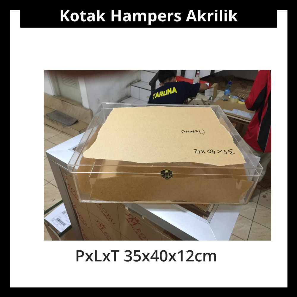 

Kotak hampers akrilik PxLxT 35x40x12cm
