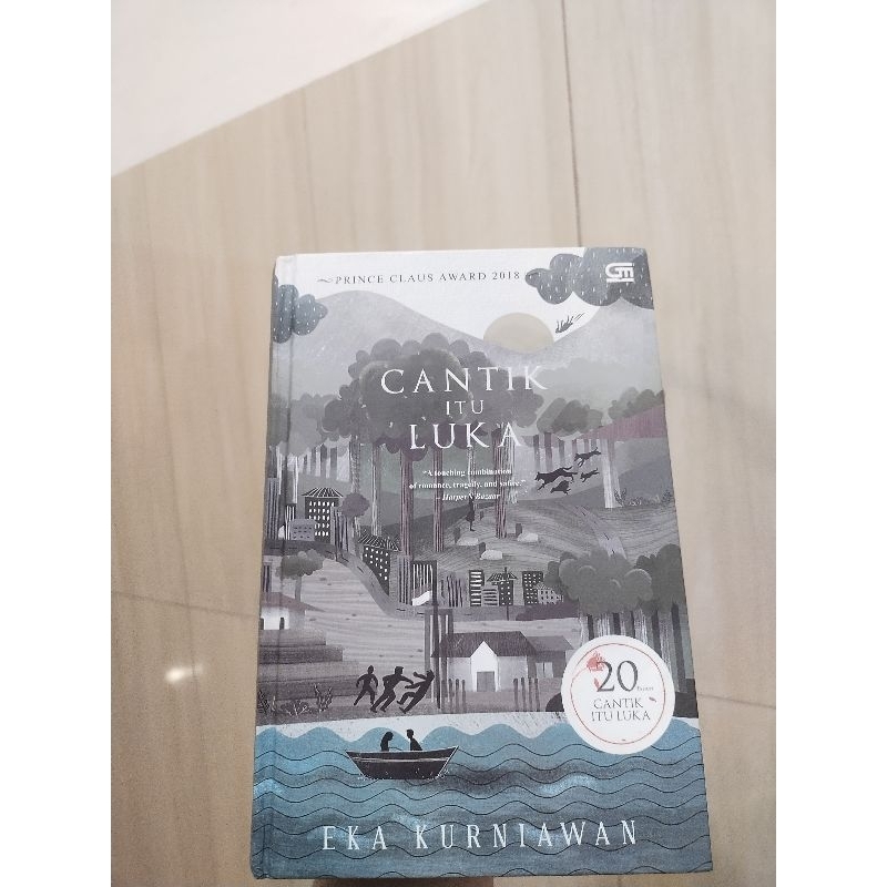 Preloved Novel Cantik itu Luka Hard Cover