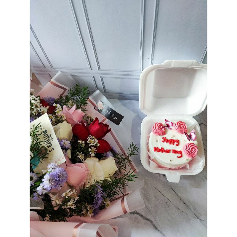

Paket Bento cake + Buket Bunga/Bento cake
