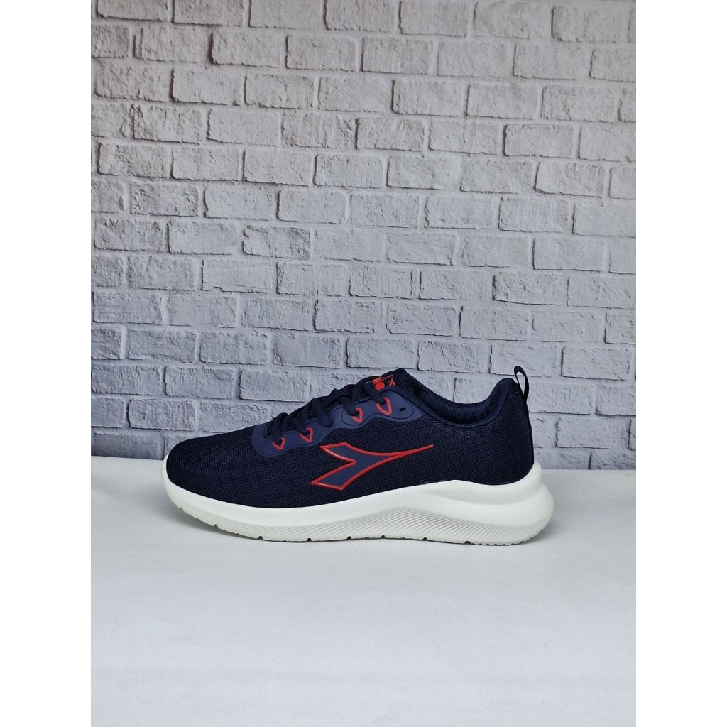 Sepatu Running Pria DIADORA Navy GENTA