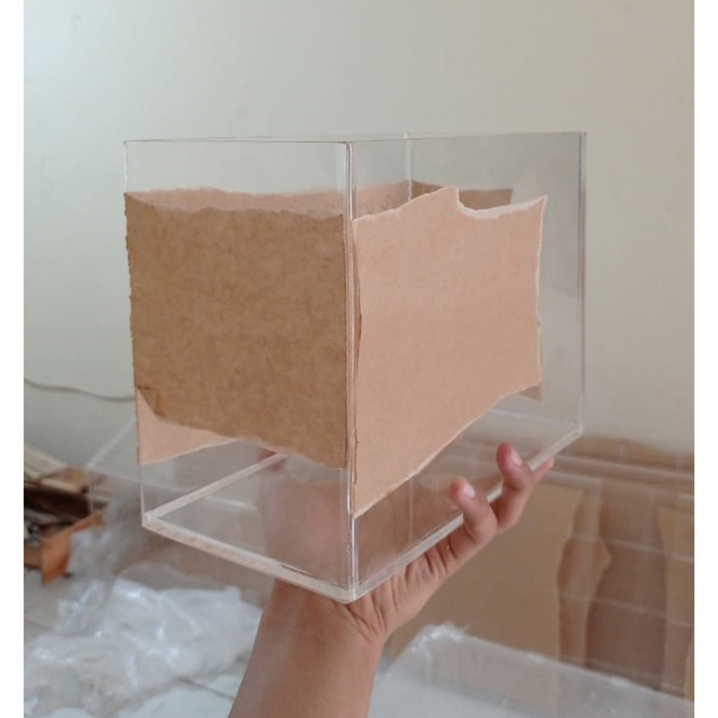 

Tutup akrilik PxLxT 31x8x12cm