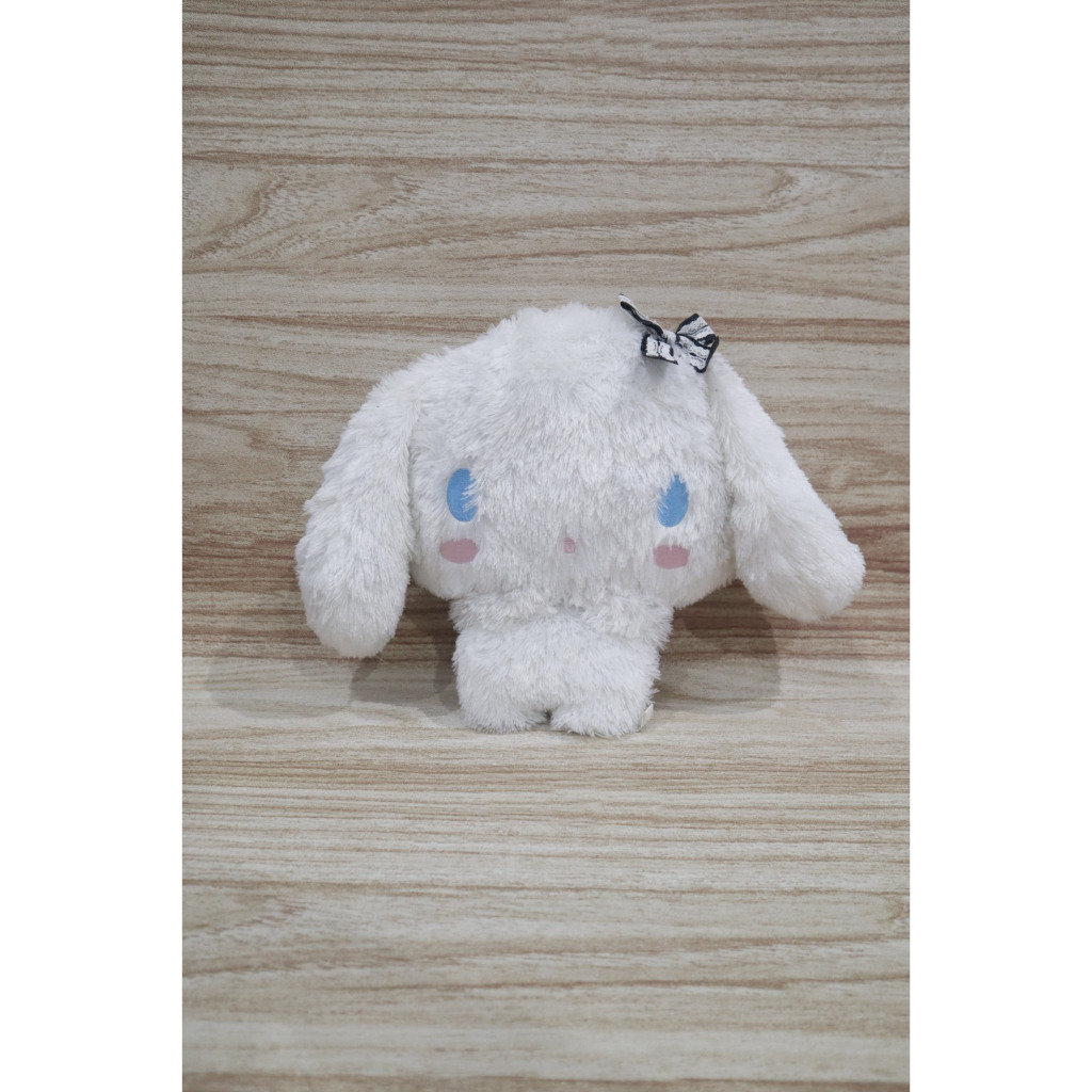 boneka cinnamoroll black ribbon furyu plush