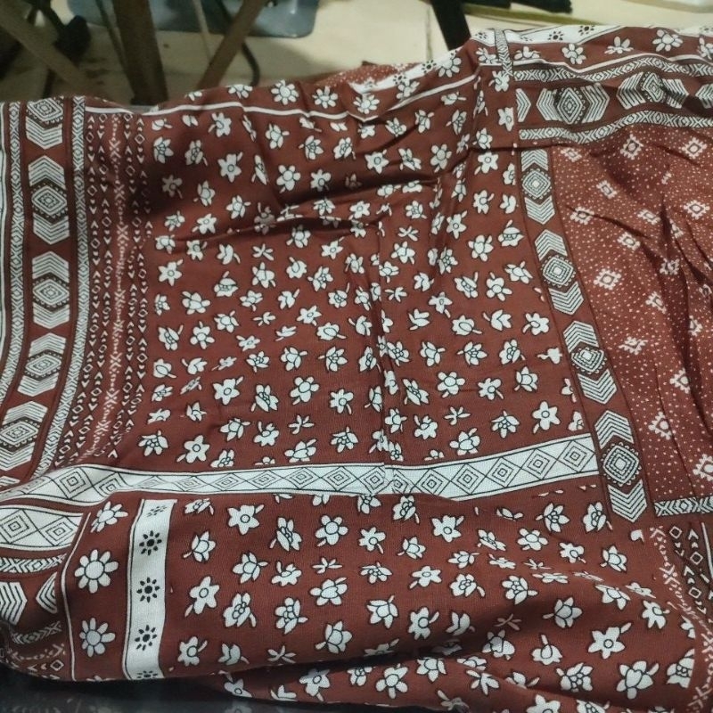 KAIN KILOAN KATUN RAYON MOTIF BUNGA BATA TUA