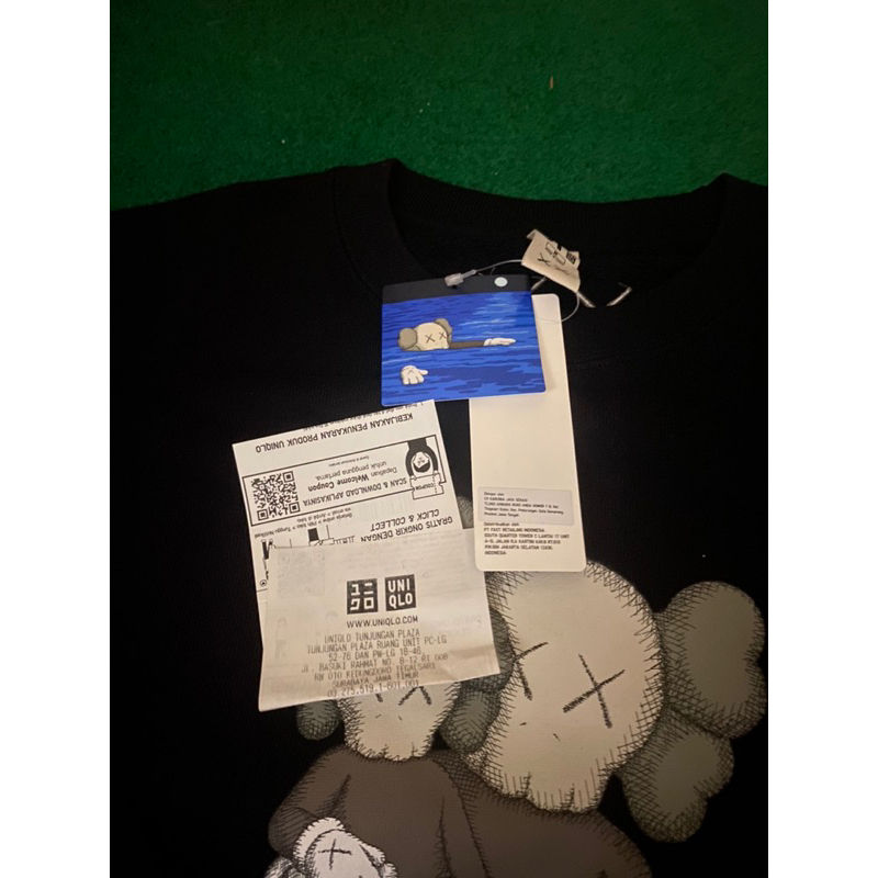 uniqlo x kaws sweater size m