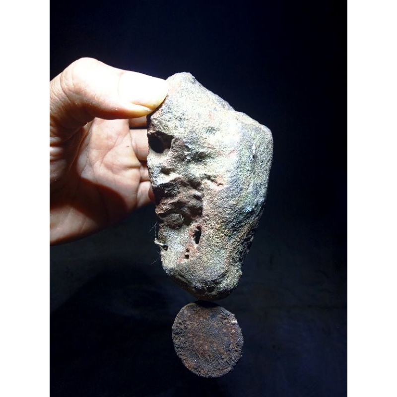 batu meteorit combong nempel magnit