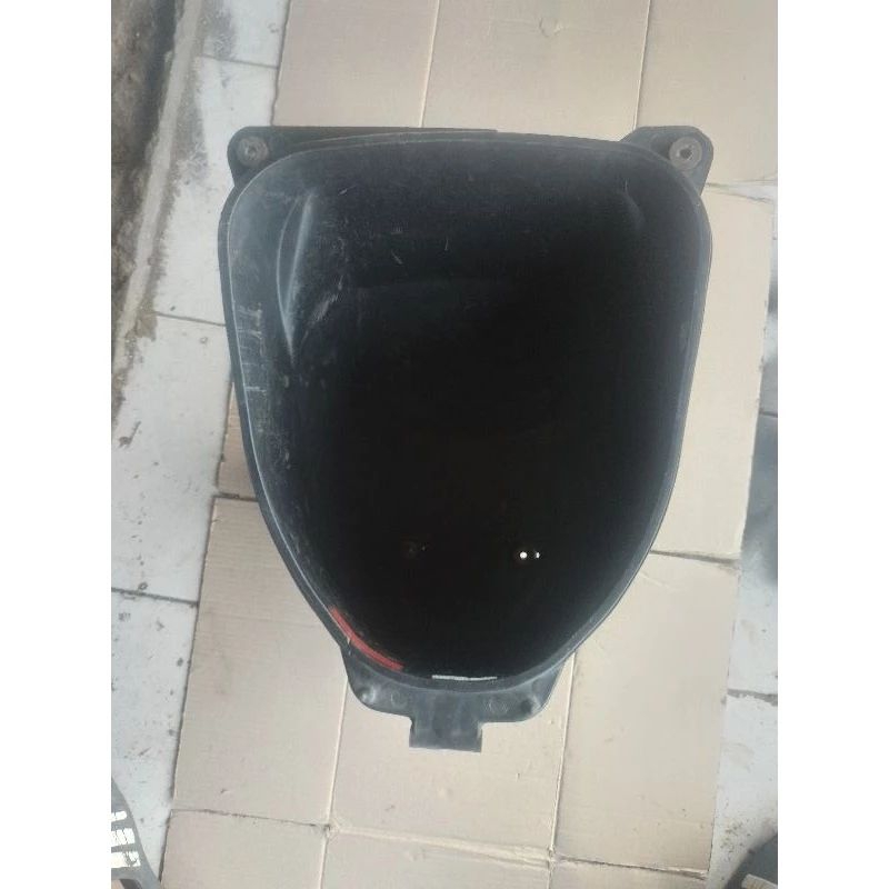 Box bagasi bawah jok Supra x 125 helm in / Original copotan