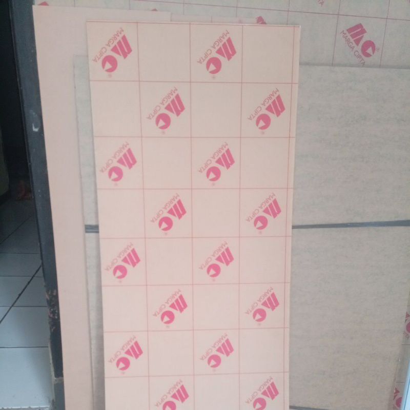 

Acrylic bening MARGA CIPTA tebal 4mm ukuran 40x100cm / 100x40cm