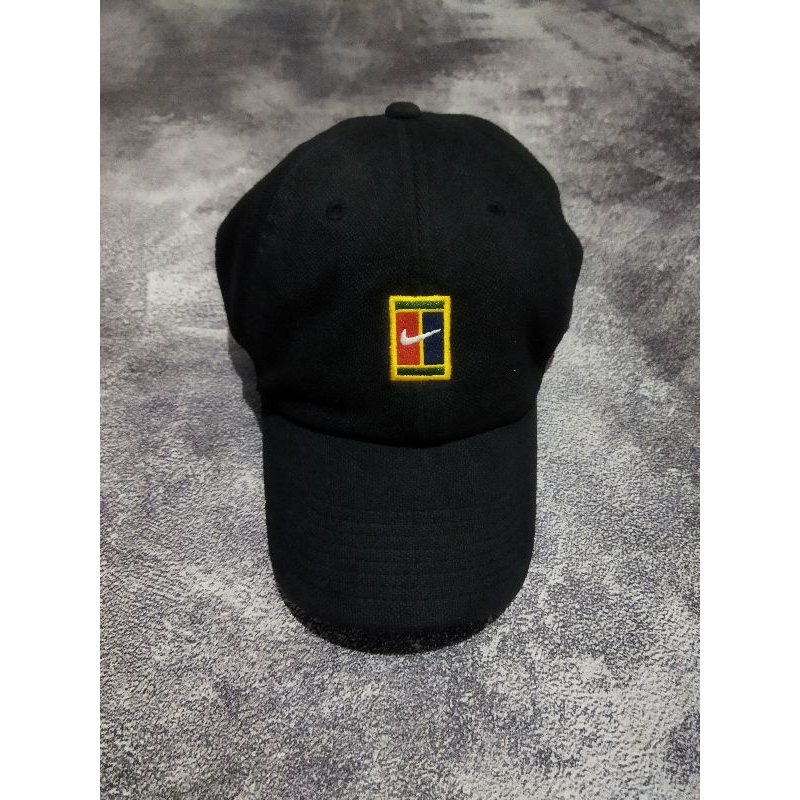 Topi Nike Court