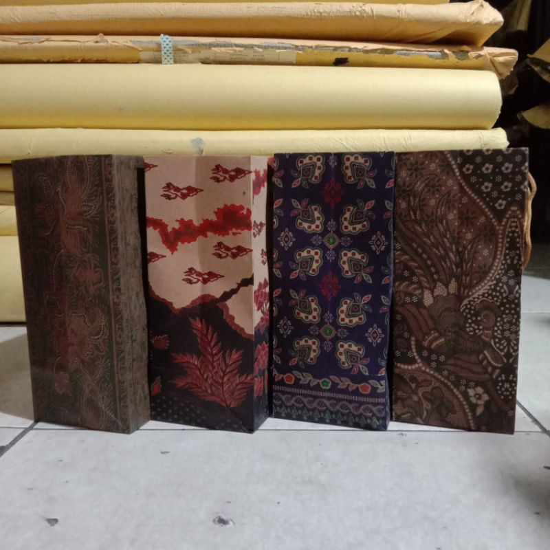 

Paper Bag Batik MN ukuran 17x 21x9 isi 12pcs