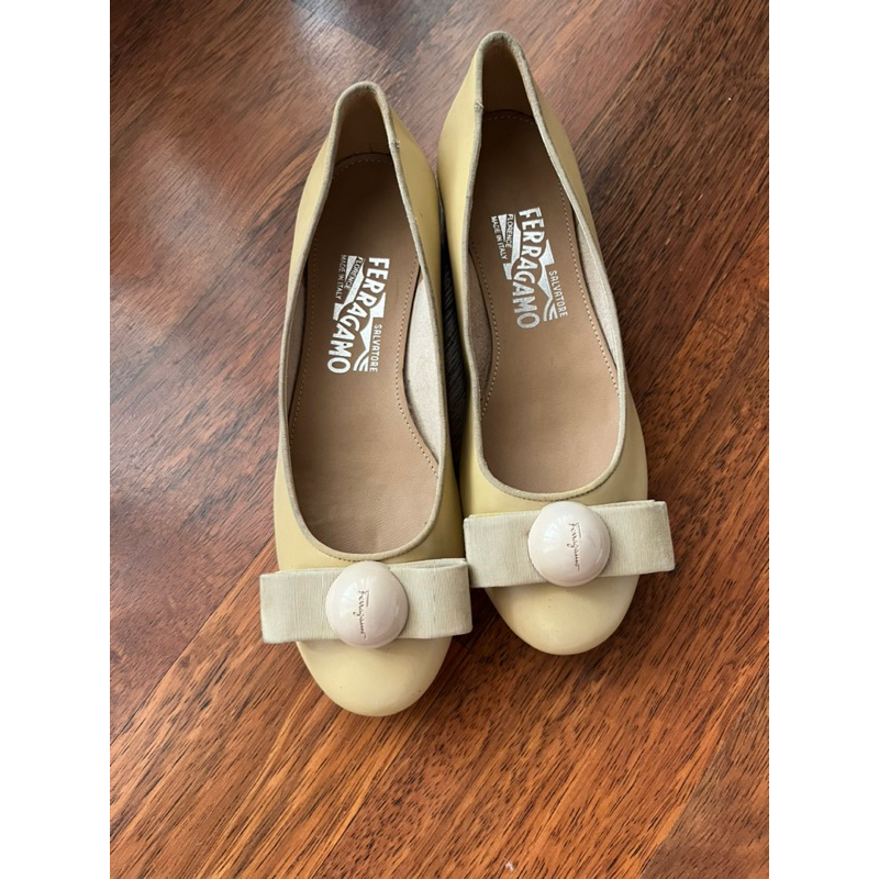 ferragamo flat shoes