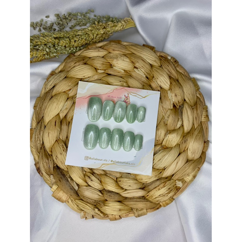 Press On Nails Sage green cat eye