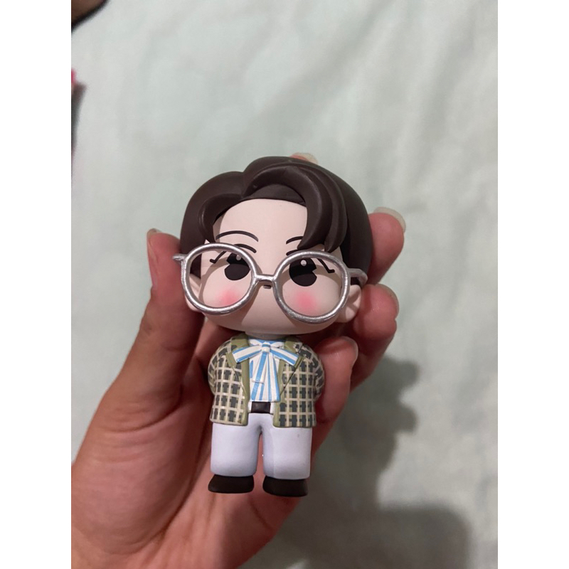 FIGURE JAEHYUN BLIND BOX BY CHINA JAEHYUN BAR IN WONDERLAND TOUCH VERSION