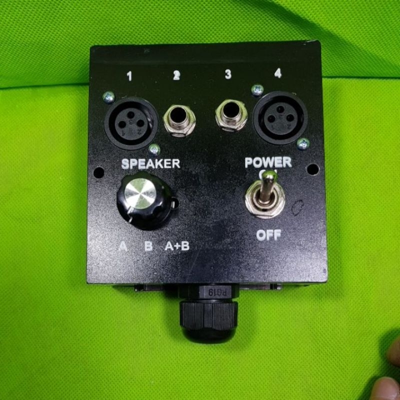 Box panel amplifier dengan soket