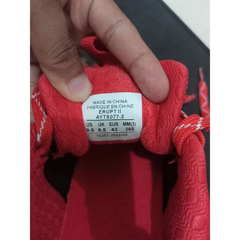 sepatu lining erupt 2