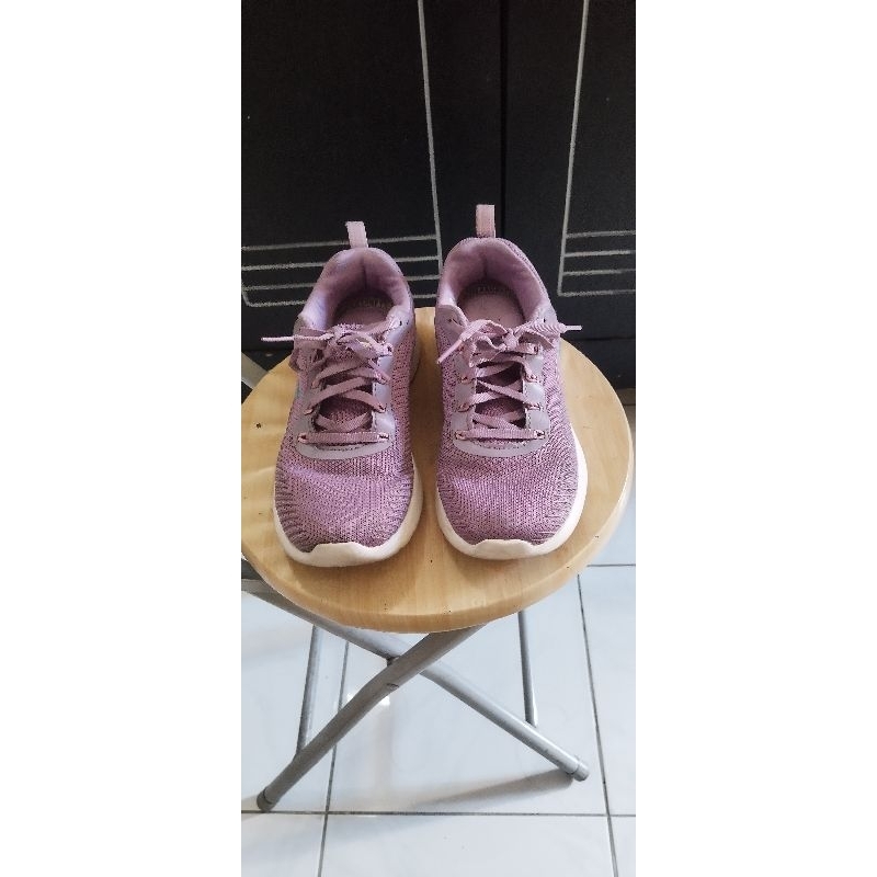 Sepatu Skechers wanita good preloved