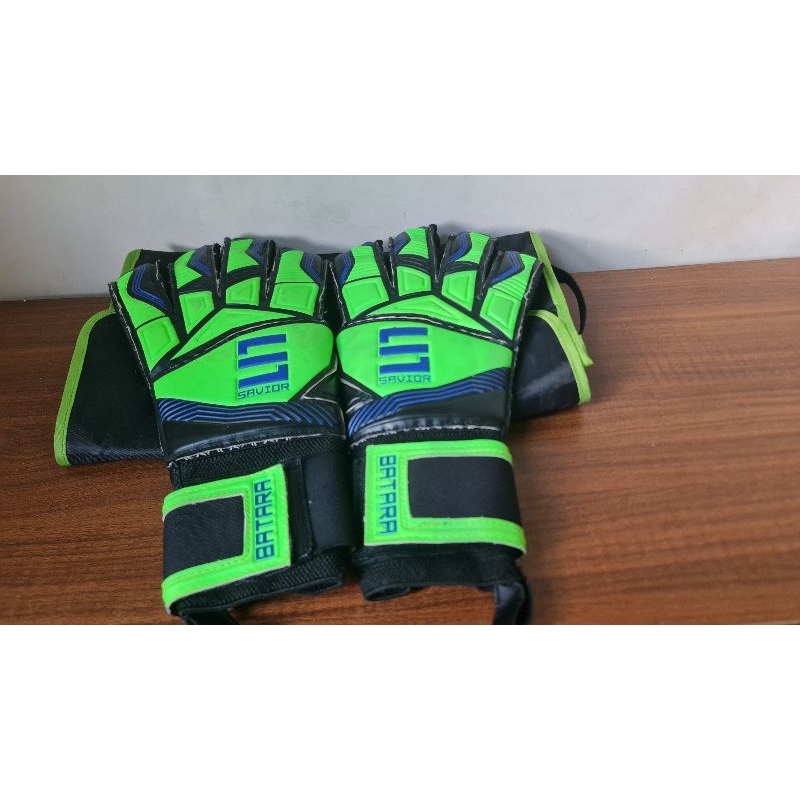 Sarung tangan kiper / glove kiper savior batara size 9 (1 kali pakai)