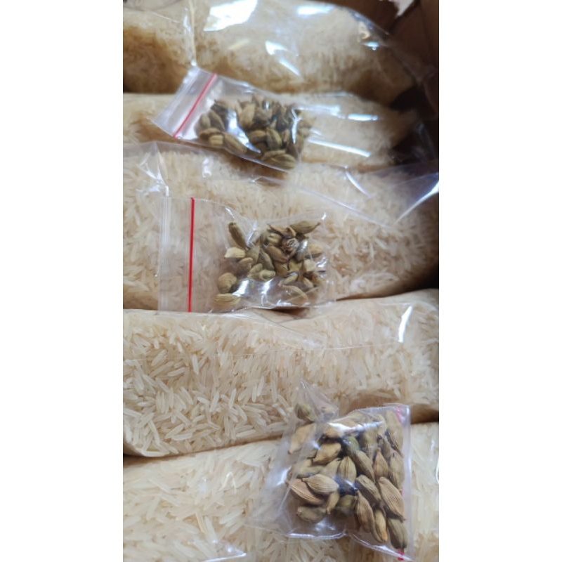 

Beras Basmati repack 1 kg dan bumbu kebuli