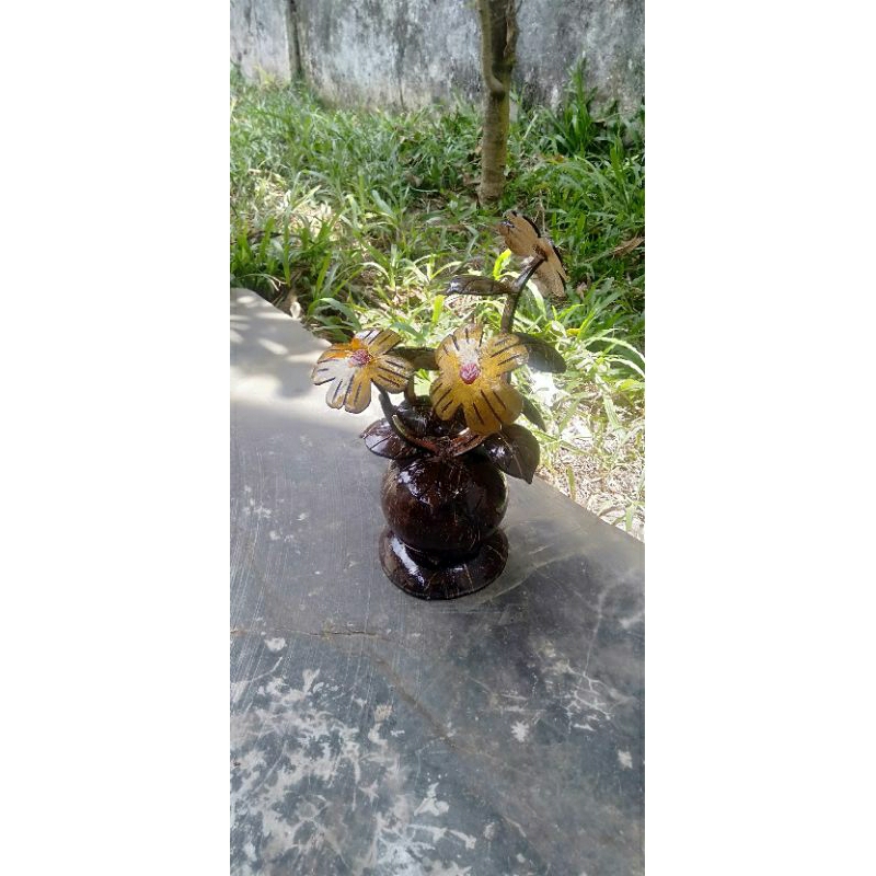 kreasi kerajinan bunga hiasan dari batok kelapa asli handmade