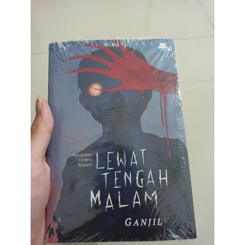 Lewat Tengah Malam Ganjil Sweta Kartika