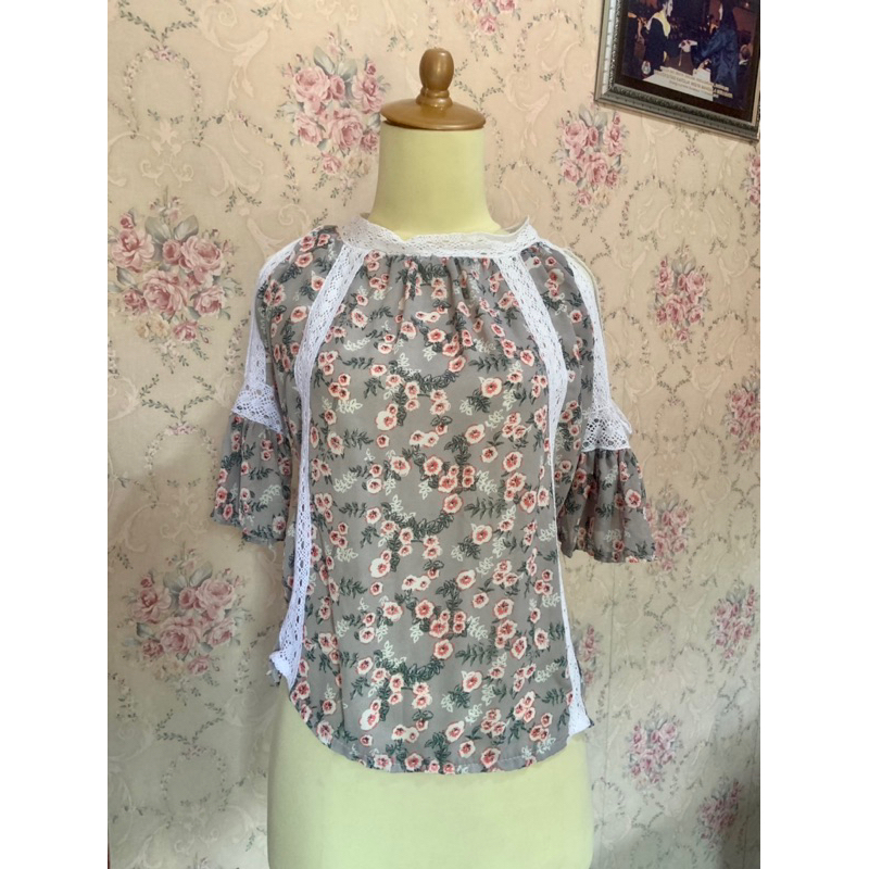 preloved atasan Sabrina bunga vintage