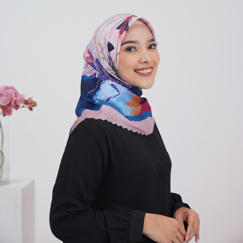 La Vierra - Grateful Series Hijab Segiempat Printing